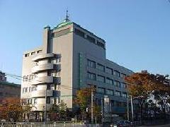 調布市の古物商許可の申請先である調布警察署の外観